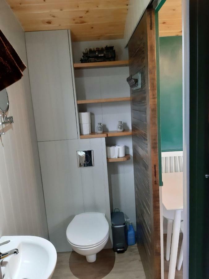 Annascaul Train Carriage Suit Couple And 2 Children Exteriör bild